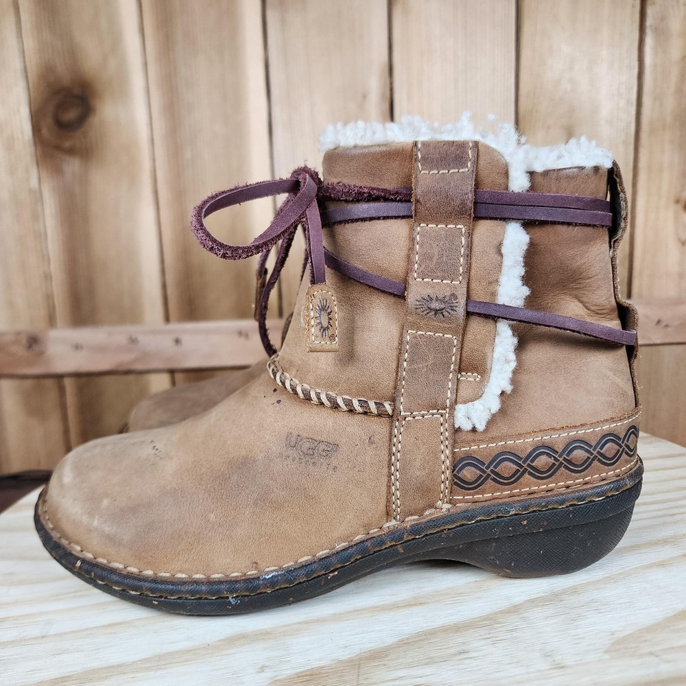 UGG Australia Cove Boots Women’s 6 Brown Leather Shearling Ankle Booties